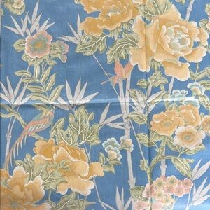 Lovely vintage Jay Yang classic Asian inspired chintz fabric. Approx 1 yard.